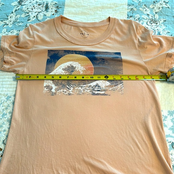 PAC SUN LA GRAPHIC TEE-Apricot w/ocean wave design in Size Medium - Picture 6 of 7